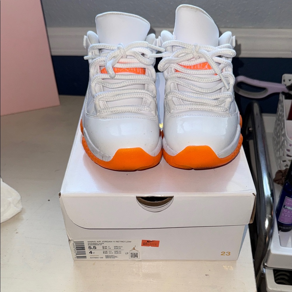 Nike Kids White & Orange Low-Top Sneakers